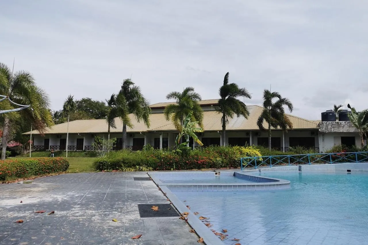 Oyo 89972 Borneo Paradise Beach Hotel Kinarut