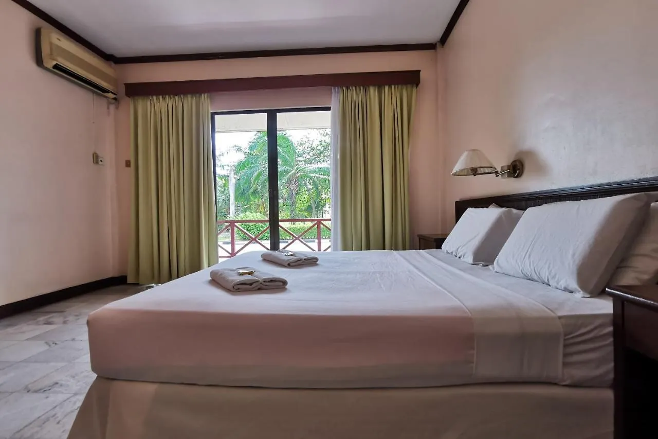 Oyo 89972 Borneo Paradise Beach Hotel Kinarut