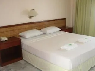 Oyo 89972 Borneo Paradise Beach Hotel Kinarut 2*,
