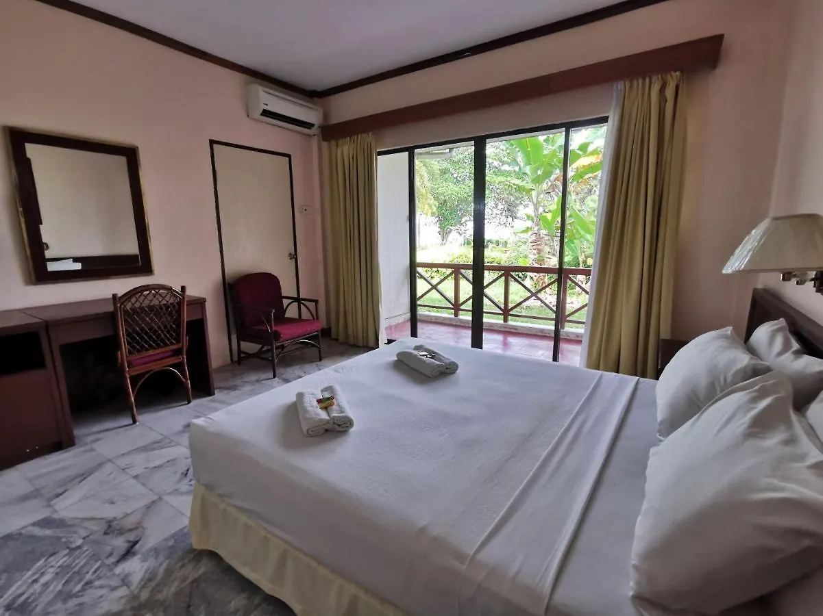Oyo 89972 Borneo Paradise Beach Hotel Kinarut 2*,  Malaysia